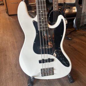 SIRE V3-4 Marcus Miller Antique White (S/N 2N22512912)