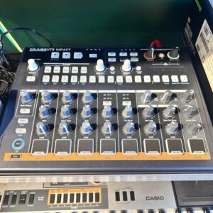 Arturia Drumbrute Impact - Trummaskin