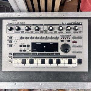 Roland MC-303 - Trummaskin
