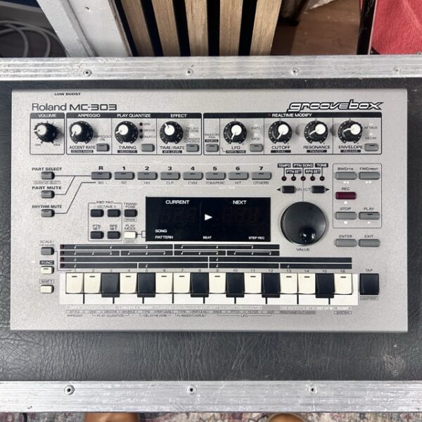 Roland MC-303 - Trummaskin